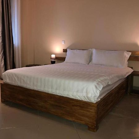 Meley Impala Hotel Munyonyo Bagian luar foto