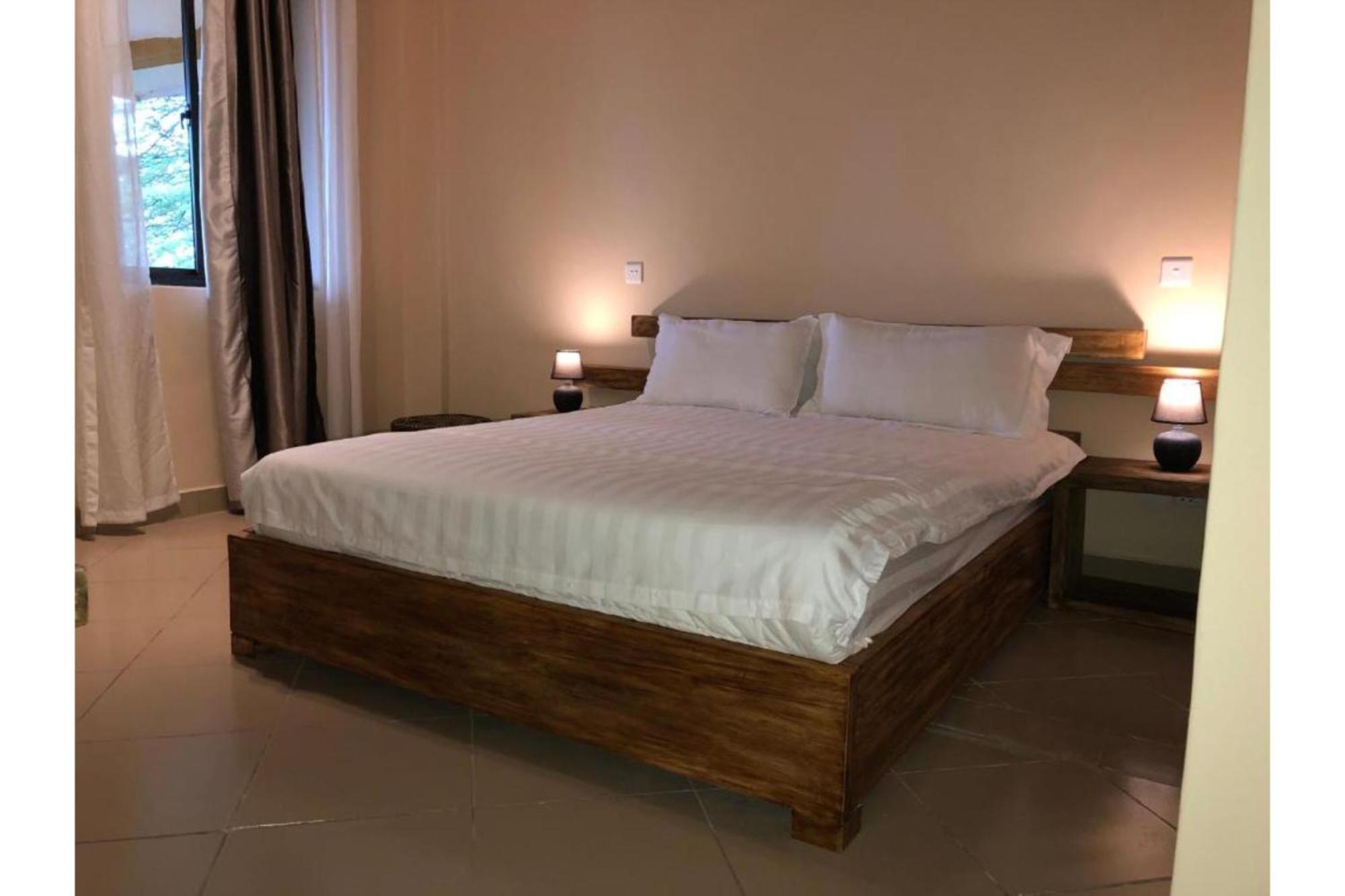 Meley Impala Hotel Munyonyo Bagian luar foto