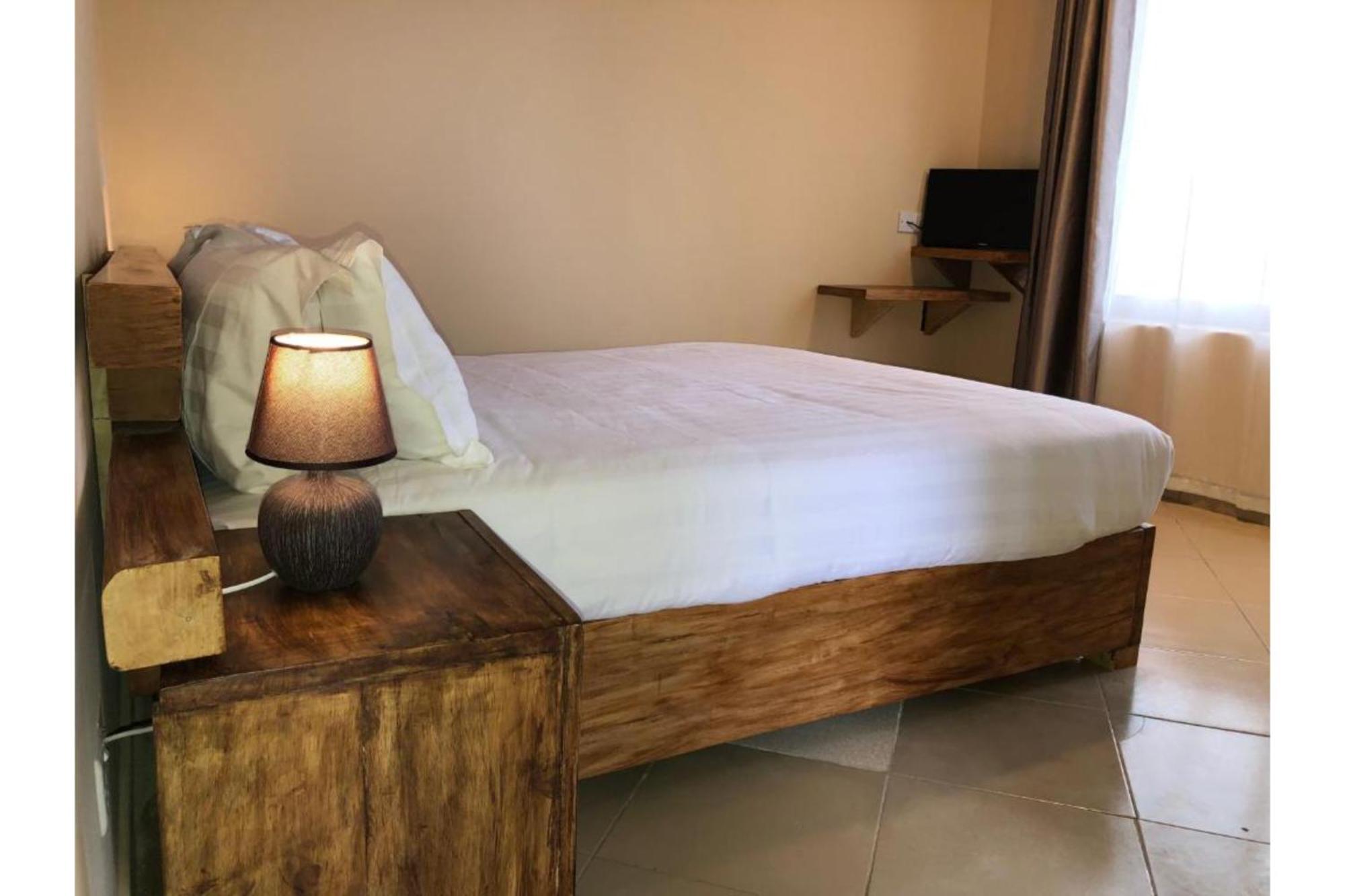 Meley Impala Hotel Munyonyo Bagian luar foto
