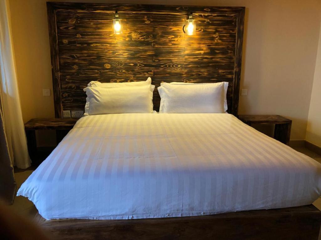 Meley Impala Hotel Munyonyo Bagian luar foto