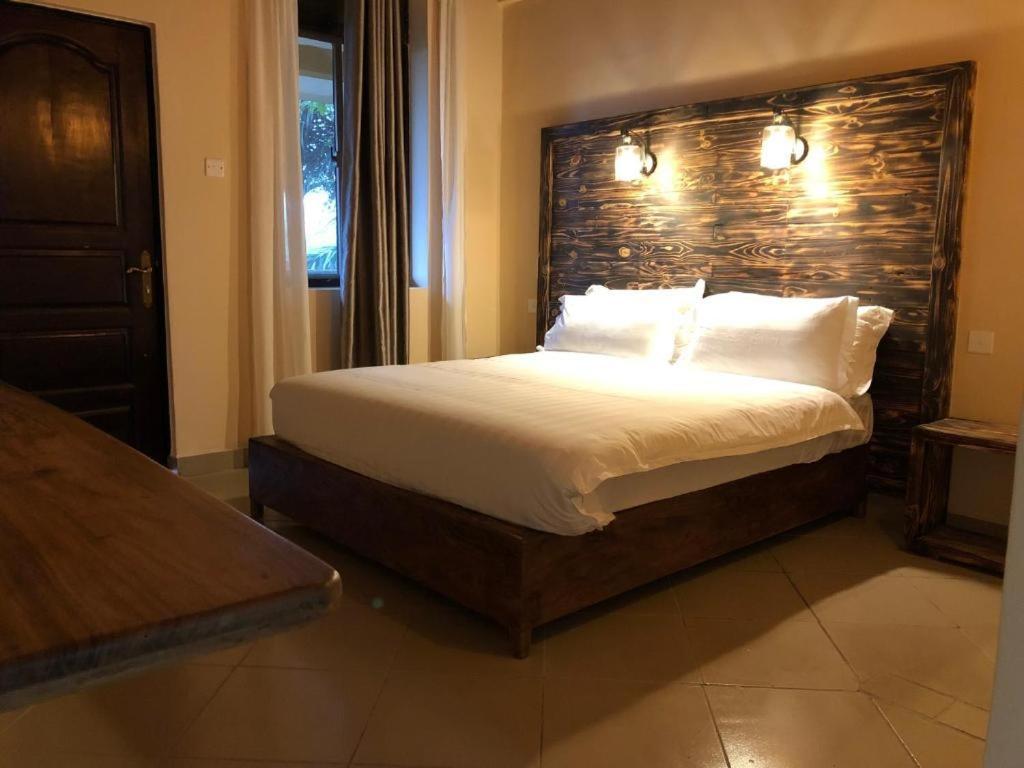 Meley Impala Hotel Munyonyo Bagian luar foto