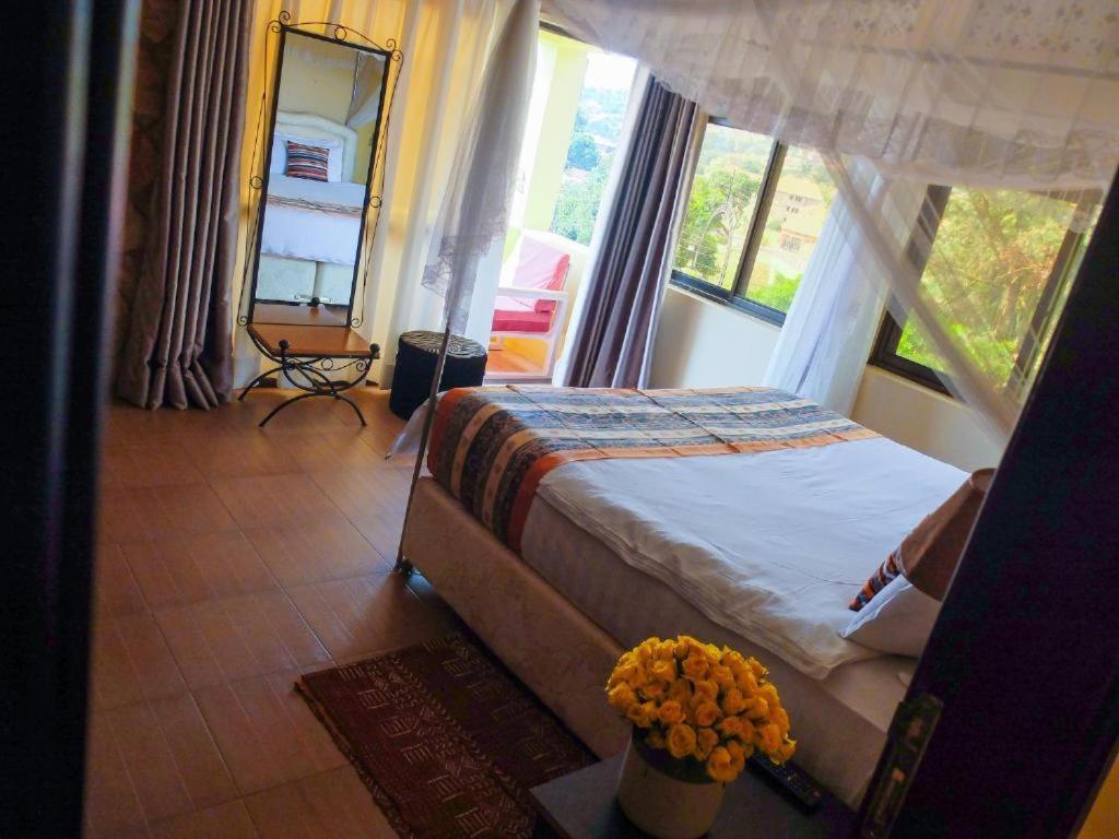 Meley Impala Hotel Munyonyo Bagian luar foto
