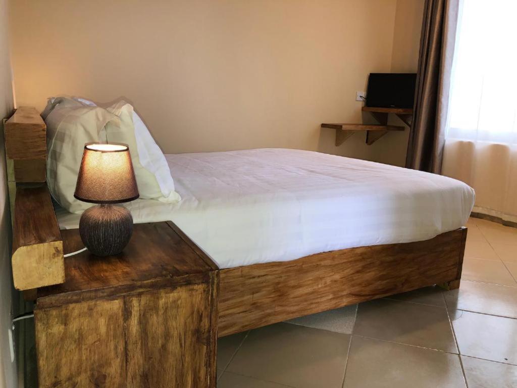 Meley Impala Hotel Munyonyo Bagian luar foto