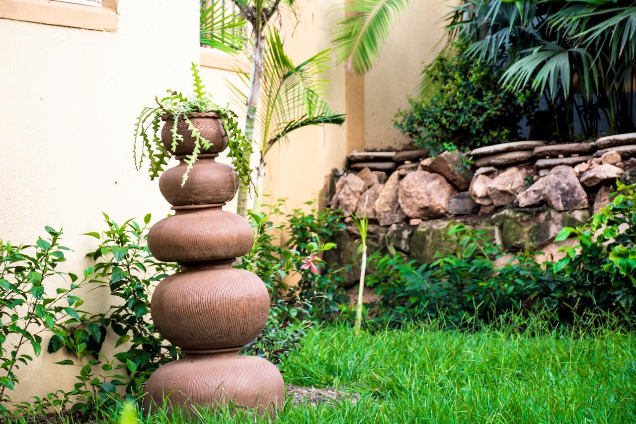 Meley Impala Hotel Munyonyo Bagian luar foto